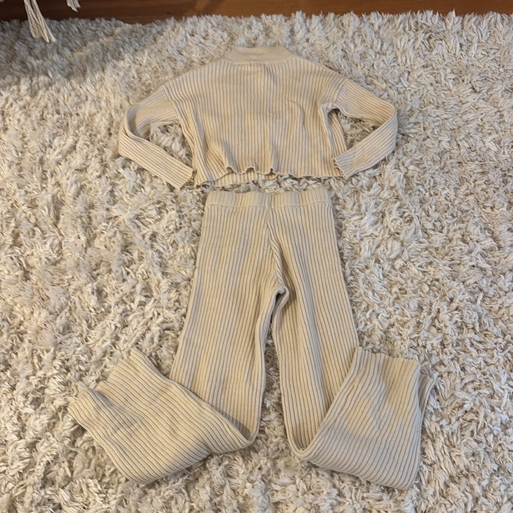 Cream Ribbed Knit Two-Piece Set - Picture 2 of 3